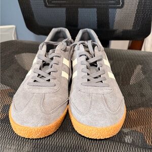 Gola Harrier Men's Gray Suede Sneakers with White Stripes and Gum Sole